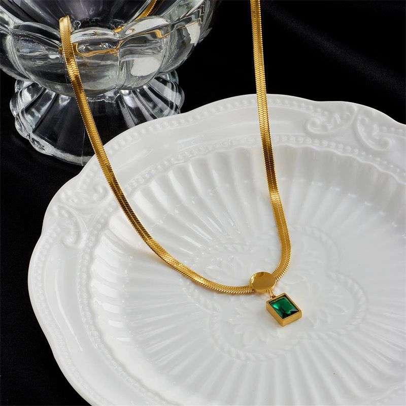 Esmeralda 18K Gold Necklace